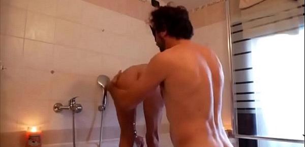  Milf italiana scopata in bagno prima della doccia